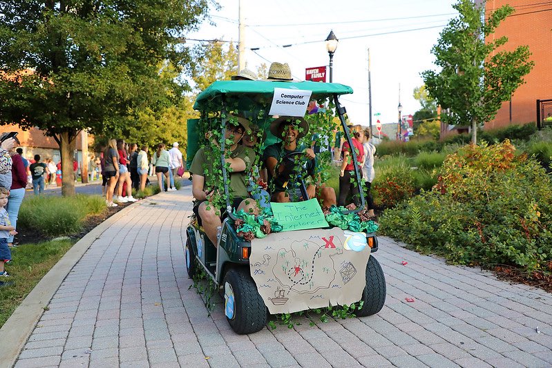 PresidentCU's tweet photo. @LockHavenUniv Annual Golf Cart Parade is a fantastic #homecoming tradition. Thanks to all the LH students, alumni, employees and community members who made it a great night. #HavenProud #GoBaldEagles 🦅 https://t.co/9JB137MuwJ