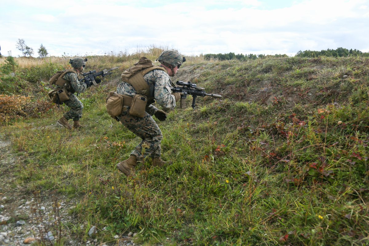 USMC's tweet photo. #Marines with @2dMarDiv conduct a live fire and movement range during exercise Archipelago Endeavor 22 (AE22) on Berga Naval Base, Sweden, Sept. 14. 

#AE22 increases operational capability and enhances strategic cooperation with the Swedish forces. 

#CombinedForce https://t.co/nsnlhRmXxW