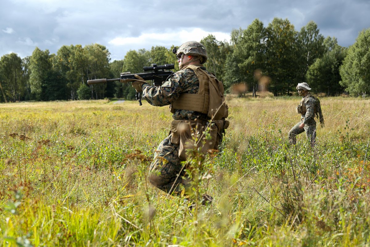 USMC's tweet photo. #Marines with @2dMarDiv conduct a live fire and movement range during exercise Archipelago Endeavor 22 (AE22) on Berga Naval Base, Sweden, Sept. 14. 

#AE22 increases operational capability and enhances strategic cooperation with the Swedish forces. 

#CombinedForce https://t.co/nsnlhRmXxW