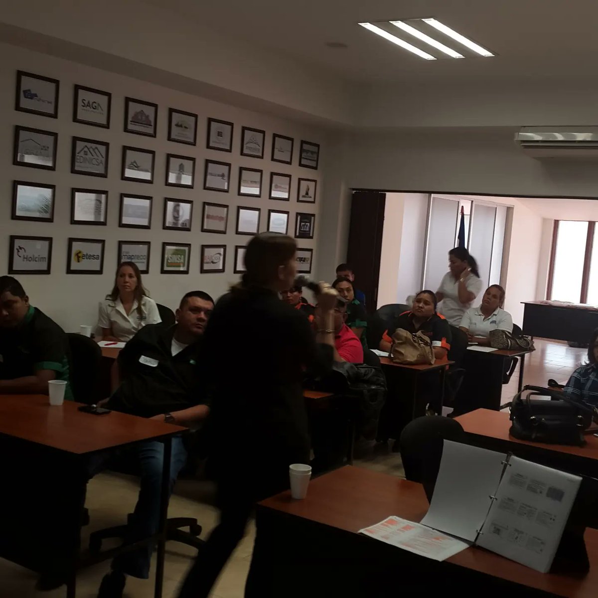 AdvisorsVaughan's tweet photo. Hemos trabajado con empresas líderes en el Mercado Nacional como es el caso de CONSTRUCCIONES LACAYO FIALLOS, S.A y empresas asociadas como Grupo Infinito.
Los capacitamos en Ventas y Servicio al Cliente MYT.
Los invitamos a seguirnos en las Redes y en nuestro Canal de Youtube https://t.co/jczX4tJ0SO