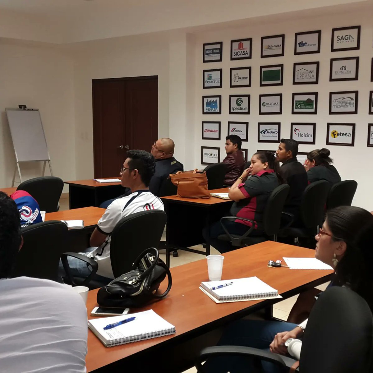 AdvisorsVaughan's tweet photo. Hemos trabajado con empresas líderes en el Mercado Nacional como es el caso de CONSTRUCCIONES LACAYO FIALLOS, S.A y empresas asociadas como Grupo Infinito.
Los capacitamos en Ventas y Servicio al Cliente MYT.
Los invitamos a seguirnos en las Redes y en nuestro Canal de Youtube https://t.co/jczX4tJ0SO