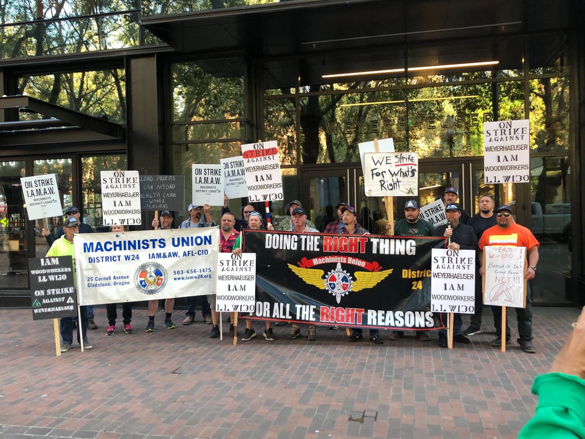 SeattleDSA's tweet photo. Great picket of woodworkers at @Weyerhaeuser HQ! 1,100 members of @IAMAW District W24 are on strike in Washington &amp; Oregon. Weyerhaeuser has record profits yet offered workers low wage increases, cuts to vacation time, high healthcare, &amp; insufficient retirement benefits #1u https://t.co/k8ze7HI3Ol