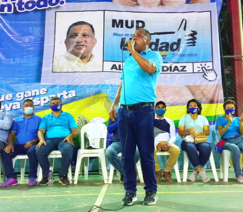 alfreditodiaz's tweet photo. #NuevaEspartaDeFrente
Maduro, te lo sigo diciendo, si hubieses invertido en el sistema eléctrico todo lo que has gastado en la banca para sostener el dólar, hoy no anunciarían un NUEVO CICLO DE CORTE DE LUZ. Ahora el pueblo no tiene luz, ni agua y ni dólares, solo sufrimiento https://t.co/nPHS8XDZId