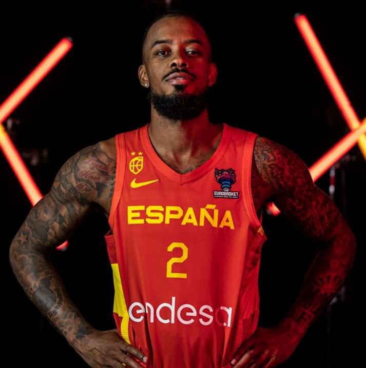 fibamaniac's tweet photo. HILO LORENZO BROWN: Sigo dándole vueltas al tema y me ha dado por opinar. Todo vale para ganar? Para mi no. Sigo decepcionado con el hecho de nacionalizar a un jugador que su único vínculo con España es llamarse Lorenzo. https://t.co/KE9RvtXU7S