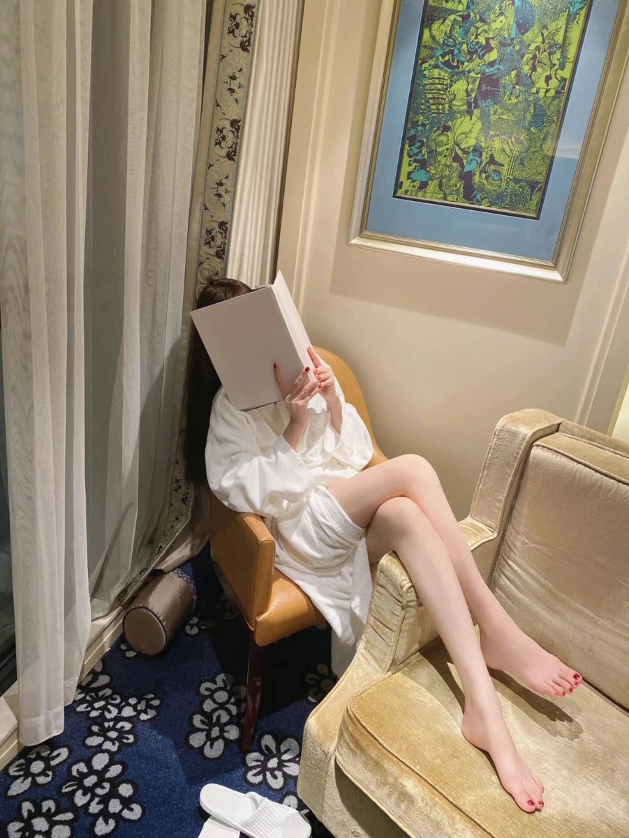 PoP5843685k's tweet photo. 只不过是宇宙里的尘埃，时间长河的水滴，  所以胆子大不用怕，没有人会在乎过程，所以努力，加油 小哥哥你也是，不说了，我要学开车，学习了 🌹#杭州，#杭州大学， #杭州学生 https://t.co/nhqongRB49