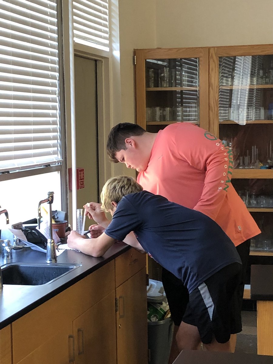 STMsrichards's tweet photo. Freshman bio explores the properties of water . https://t.co/FsdnTLKag5