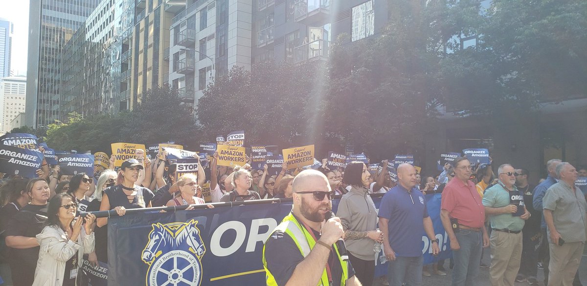 Happening Now: More than 1,200 #Teamsters are marching on Amazon’s headquarters in Seattle, calling out the e-commerce empire’s evil abuse of workers. 

It’s time to hold the white-collar crime syndicate known as Amazon accountable. #1u ✊