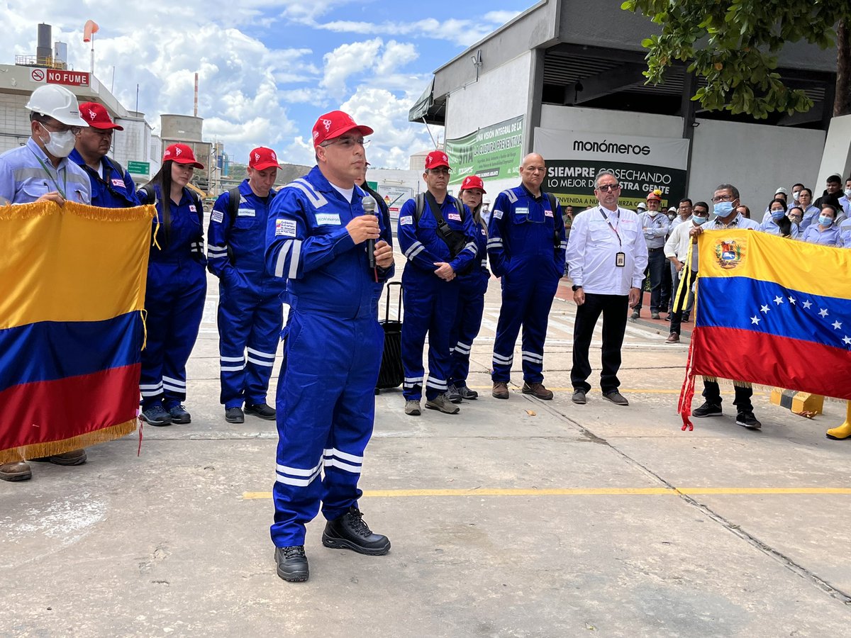 monomerossa's tweet photo. ¡Una nueva historia se escribe desde hoy en Monómeros! Con gran entusiasmo y compromiso recibimos a Pedro Rafael @TellecheaRuiz , Presidente de @PrensaPequiven, para presentar a Ninoska La Concha, como nueva Gte. General de la compañía, acompañada de su nueva junta directiva. https://t.co/cATpHZamsy