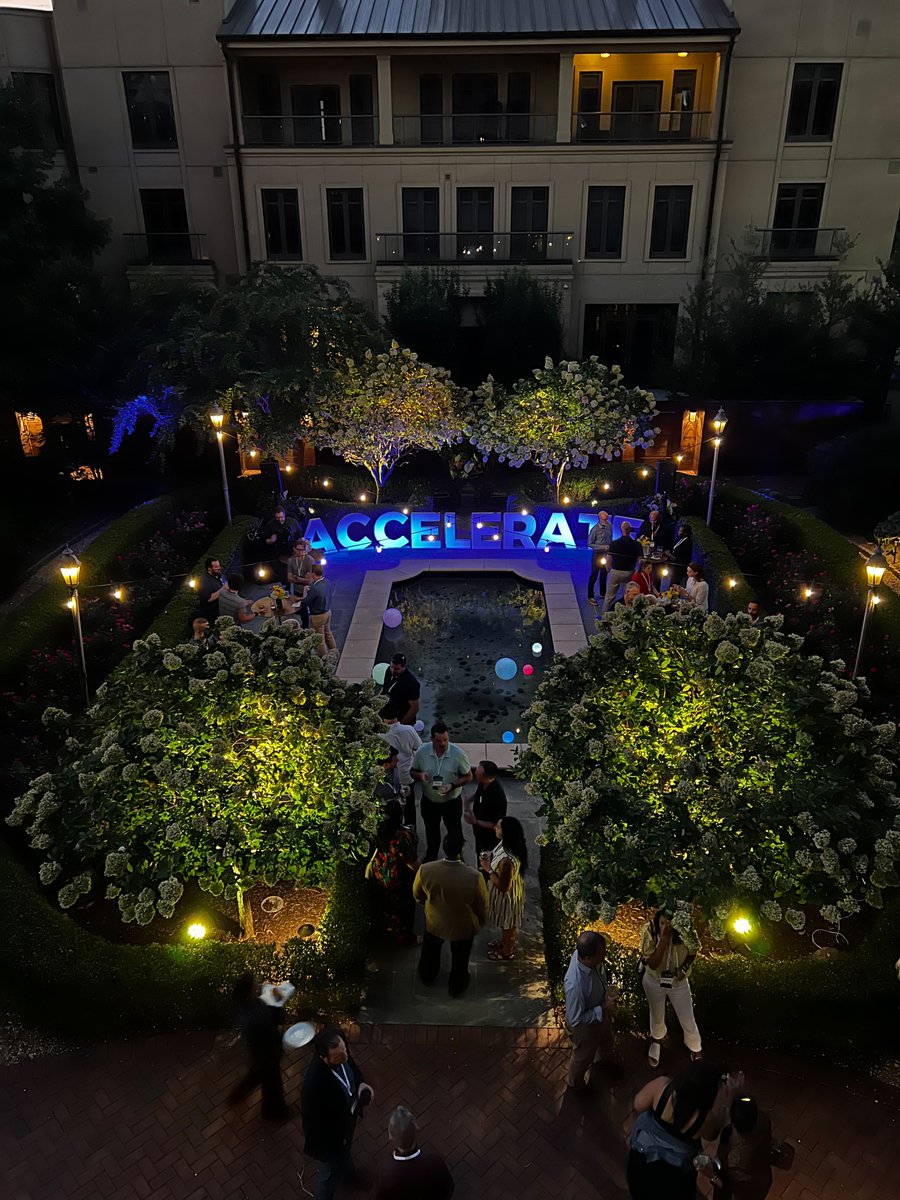 MessageGears tweet media