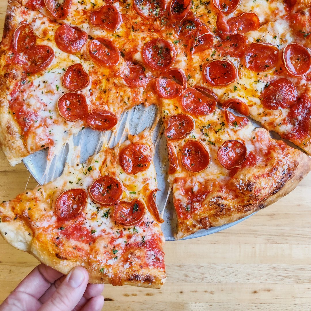 Can’t think of a better place to celebrate #NationalPepperoniPizzaDay 🍕 Enjoy all of our stone fired Pizzas at half price from 4-6pm!