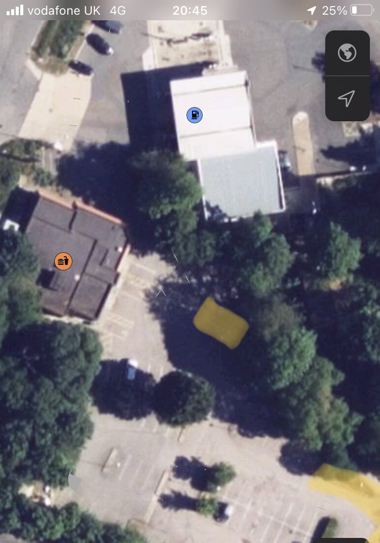 ajpsweeney's tweet photo. @BurgerKingUK Wondering if Fourwentways / A11 services branch could help…on Friday evening my AirPods fell out of my car door. I picked up my case but just realised they both fell out! It’s a 2 hr drive each way…long shot but could someone have a look in the car park please? https://t.co/FMkcX9YkhN