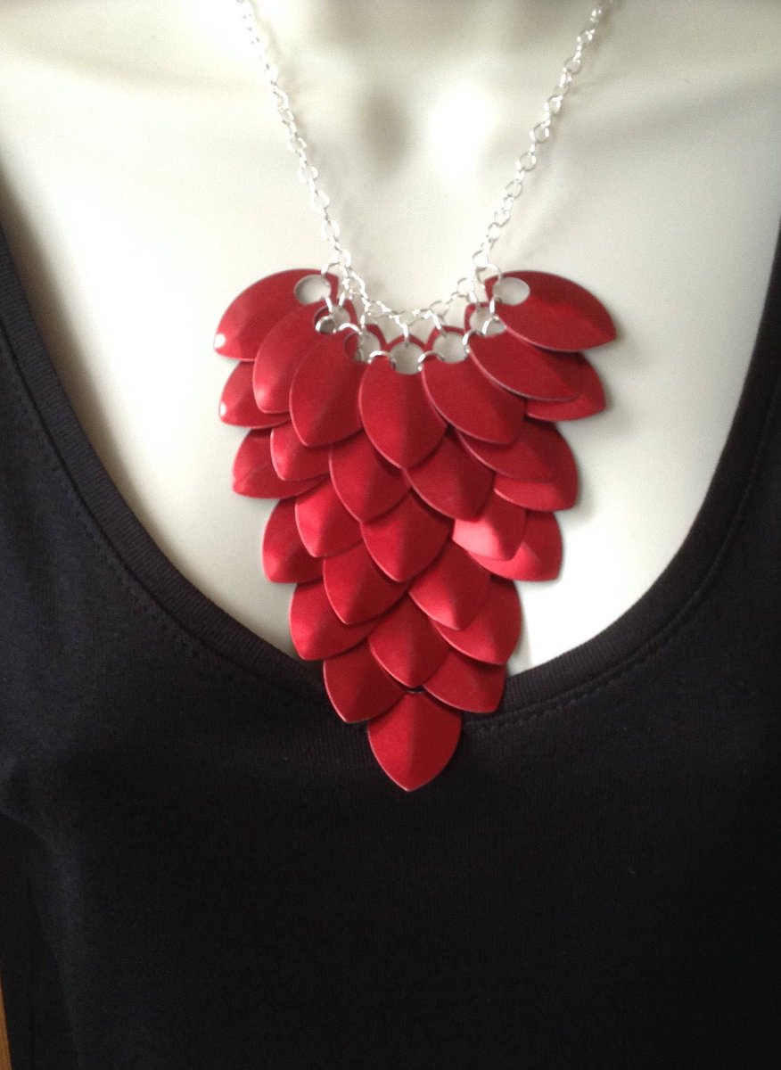 ArtisanJByViv's tweet photo. Red Dragon Scale Necklace, Chain Mail Necklace, Fantasy Jewelry, Mall Goth Girlfriend Birthday Gift For Her, Unique Gifts For Sisters https://t.co/lsBy9bvNlK #UKArtisanJewellery #Etsy #StatementBib https://t.co/54yxVhop0L