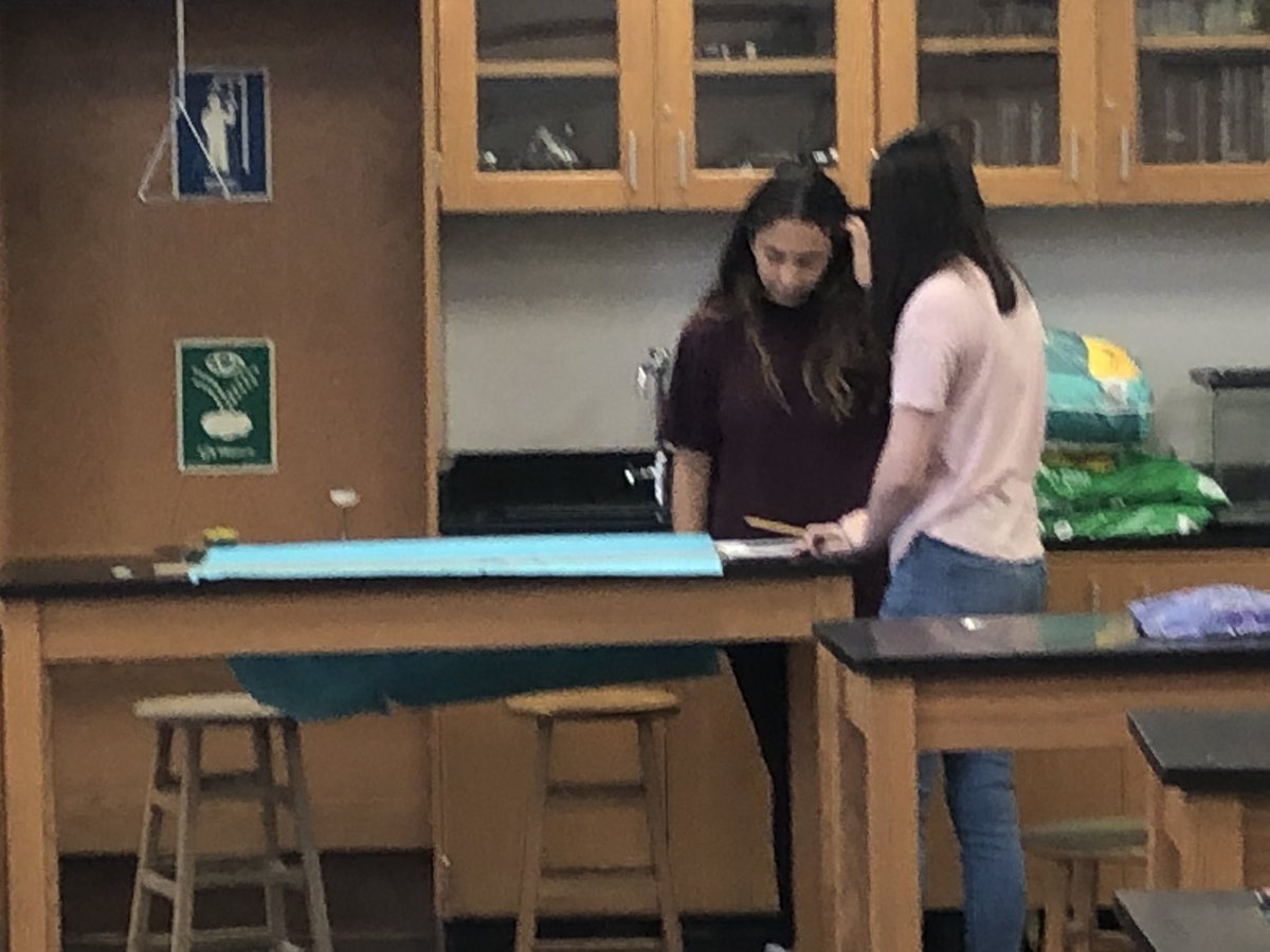 STMsrichards's tweet photo. Marine bio works on ocean zones projects for class https://t.co/gUAaA65Ojc