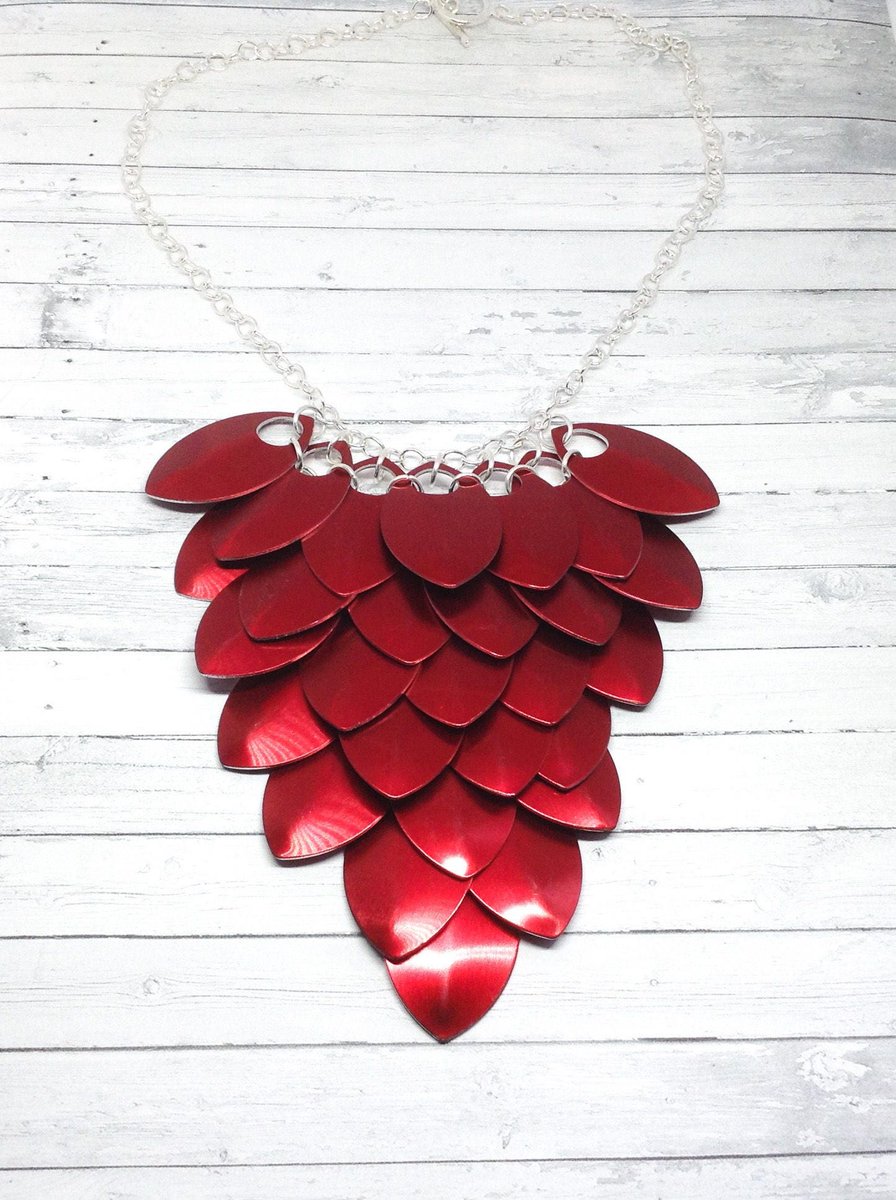 ArtisanJByViv's tweet photo. Red Dragon Scale Necklace, Chain Mail Necklace, Fantasy Jewelry, Mall Goth Girlfriend Birthday Gift For Her, Unique Gifts For Sisters https://t.co/lsBy9bvNlK #UKArtisanJewellery #Etsy #StatementBib https://t.co/54yxVhop0L