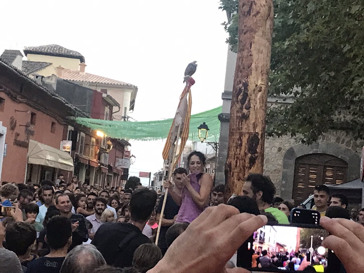 Enhorabona Neus Colom per ser la primera dona en pujar al pi de Bunyola!!!!💜