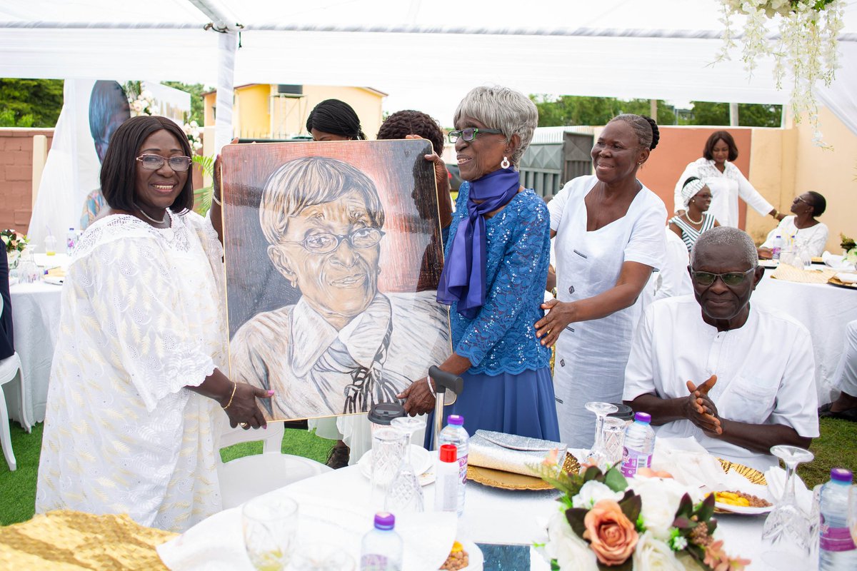 ghcocobod's tweet photo. Dr Martinson spent 29 years at the research institute and is credited with several research works in the cocoa and coffee industry. She is also the only female to hold the position of Executive Director for CRIG. 2/2 https://t.co/oJq1LMSAWn