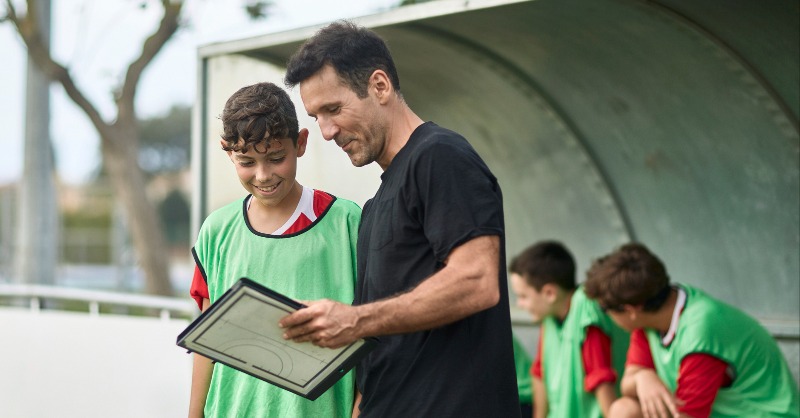 TechniqJournal's tweet photo. "The coach is part of the team and shouldn't just stand quietly passive on the sideline, especially if they sense their team is beginning to flounder. Verbal support is vital here. Applauding good play boosts player confidence if things are getting a bit rocky" @johnallpress52