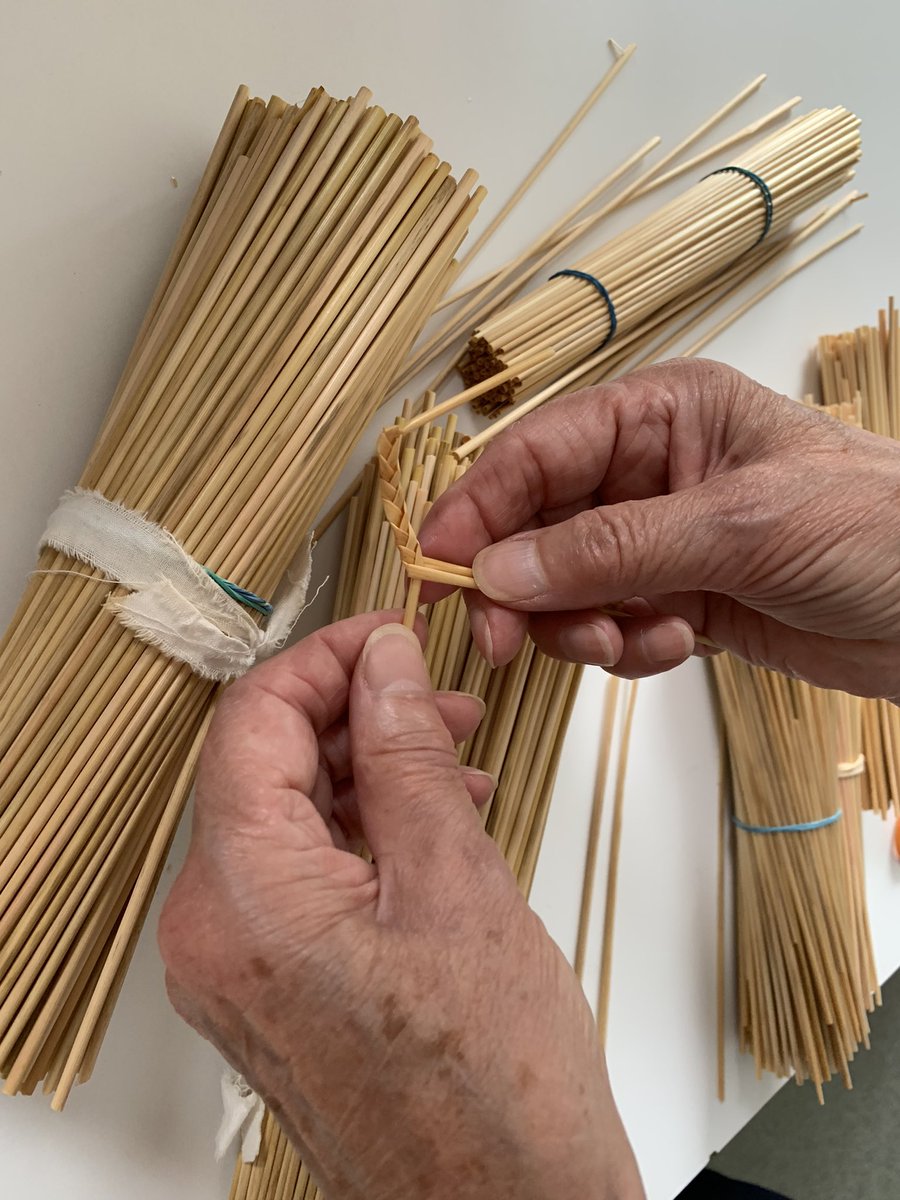 WoodlandersL's tweet photo. We had a brilliant time with @HatPlait Veronica Main at @Amershammuseum learning about #strawplait history and having a go at #plaiting. Her next workshop is at @WycombeMuseum 23rd October. Tickets link in next Tweet https://t.co/uvAhKFDgCz