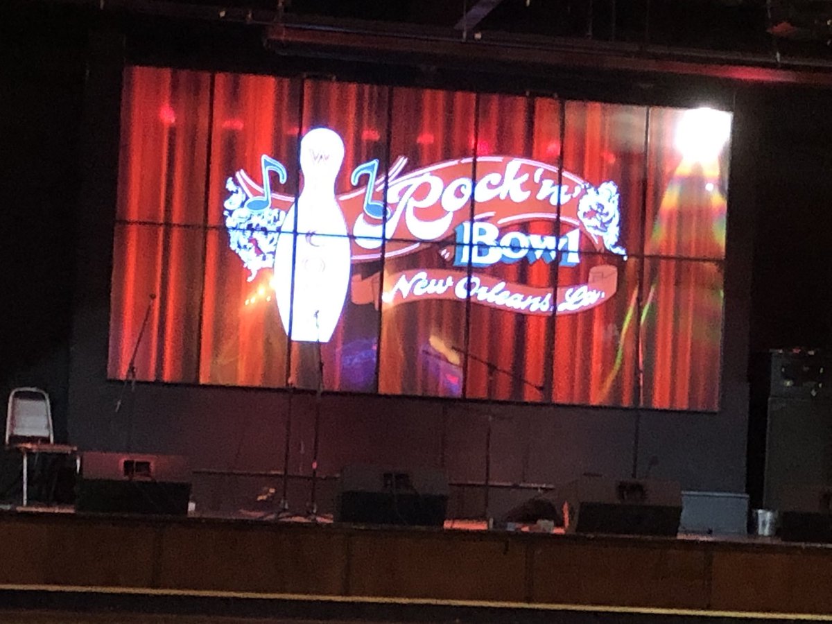 STMsrichards's tweet photo. Junior retreat:  first stop Rock n Bowl followed by a quick bite at Reginelli’s https://t.co/XV9yov9sYf