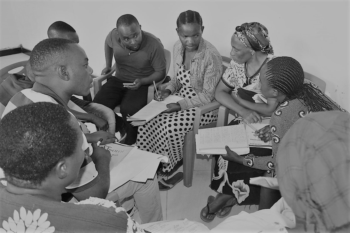 PatrickCodjia's tweet photo. Group discussion among #CHWs on the best ways to promote the use of fortified and locally available foods to improve the diet of pregnant woman in their villages. #Chunya district, #Mbeya Region, 🇹🇿. Community services for improving #maternal #nutrition. @UNICEFTanzania https://t.co/gwcspRItJJ