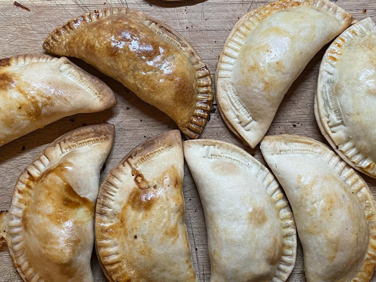 tranlanguage's tweet photo. 😋Tranlanguage Empanadas😋
Tranlanguage is the first translation company with its own signature empanadas.
Would you like to try one? They are delicious... and faithful 🙂
#translationservices #certifiedtranslations #translationcompany #translationagency #uscis #uscistranslations https://t.co/AWFR4GjSyA