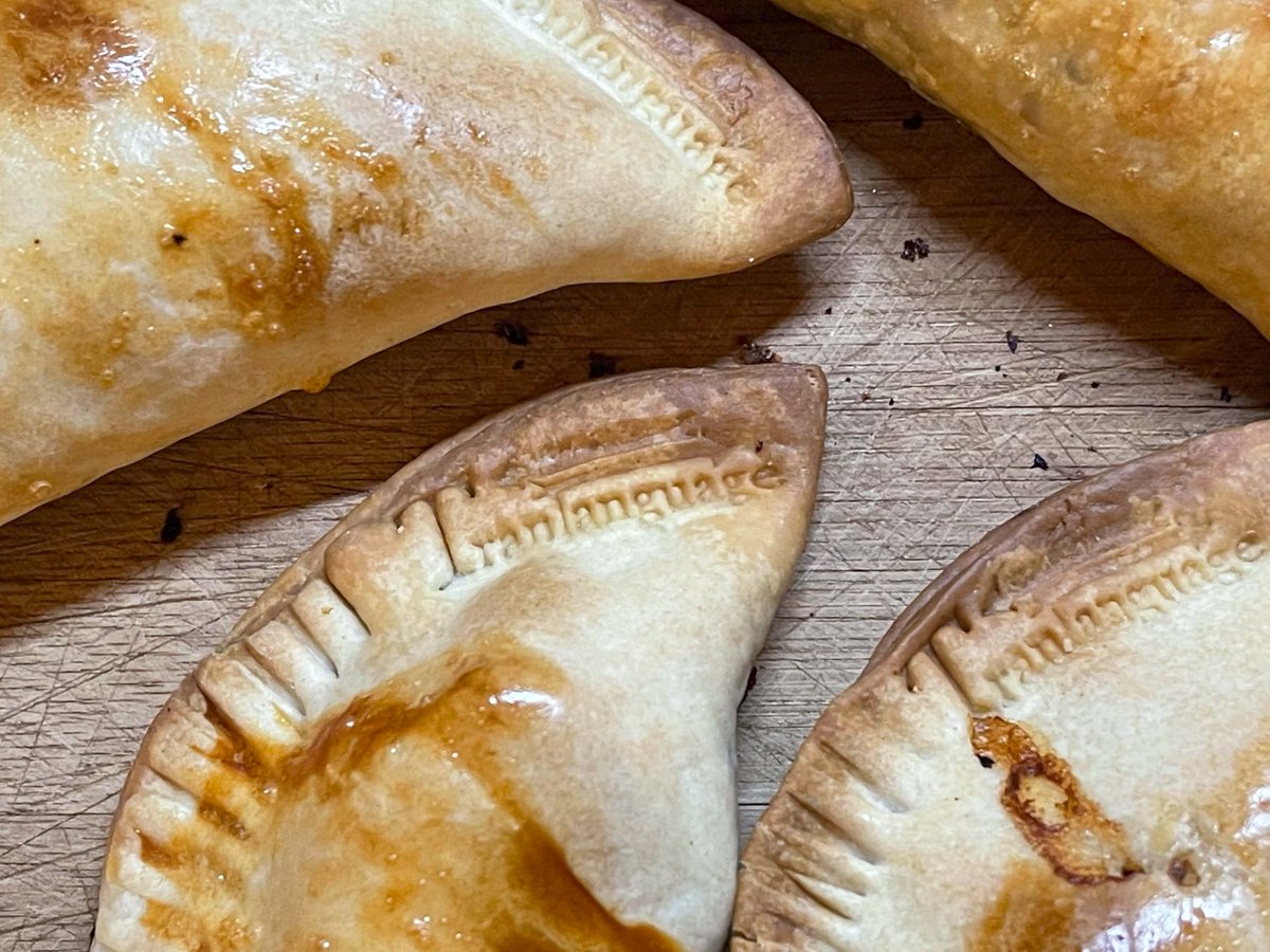 tranlanguage's tweet photo. 😋Tranlanguage Empanadas😋
Tranlanguage is the first translation company with its own signature empanadas.
Would you like to try one? They are delicious... and faithful 🙂
#translationservices #certifiedtranslations #translationcompany #translationagency #uscis #uscistranslations https://t.co/AWFR4GjSyA