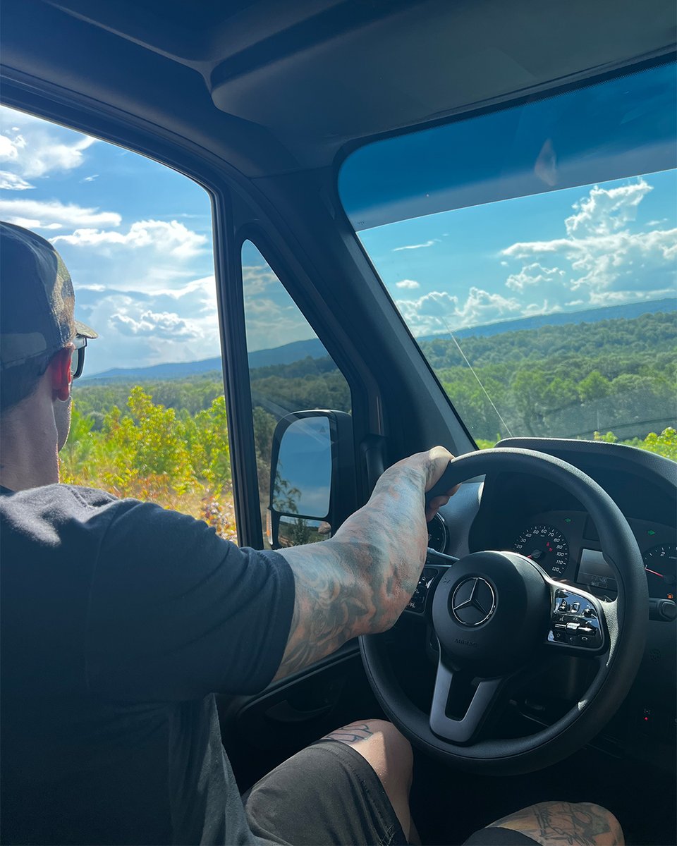 MBvansUSA's tweet photo. With storage and utility to spare, @barrynobles95 and his custom Sprinter van are ready to roll out. Special thanks to @driverge for bringing this upfit to life!​
📸 @barrynobles95​

 #mymbvanusa #mercedesbenzvansusa #MBVansambassador #driverge  #homeiswhereyouparkit https://t.co/HrdJP2ouOm