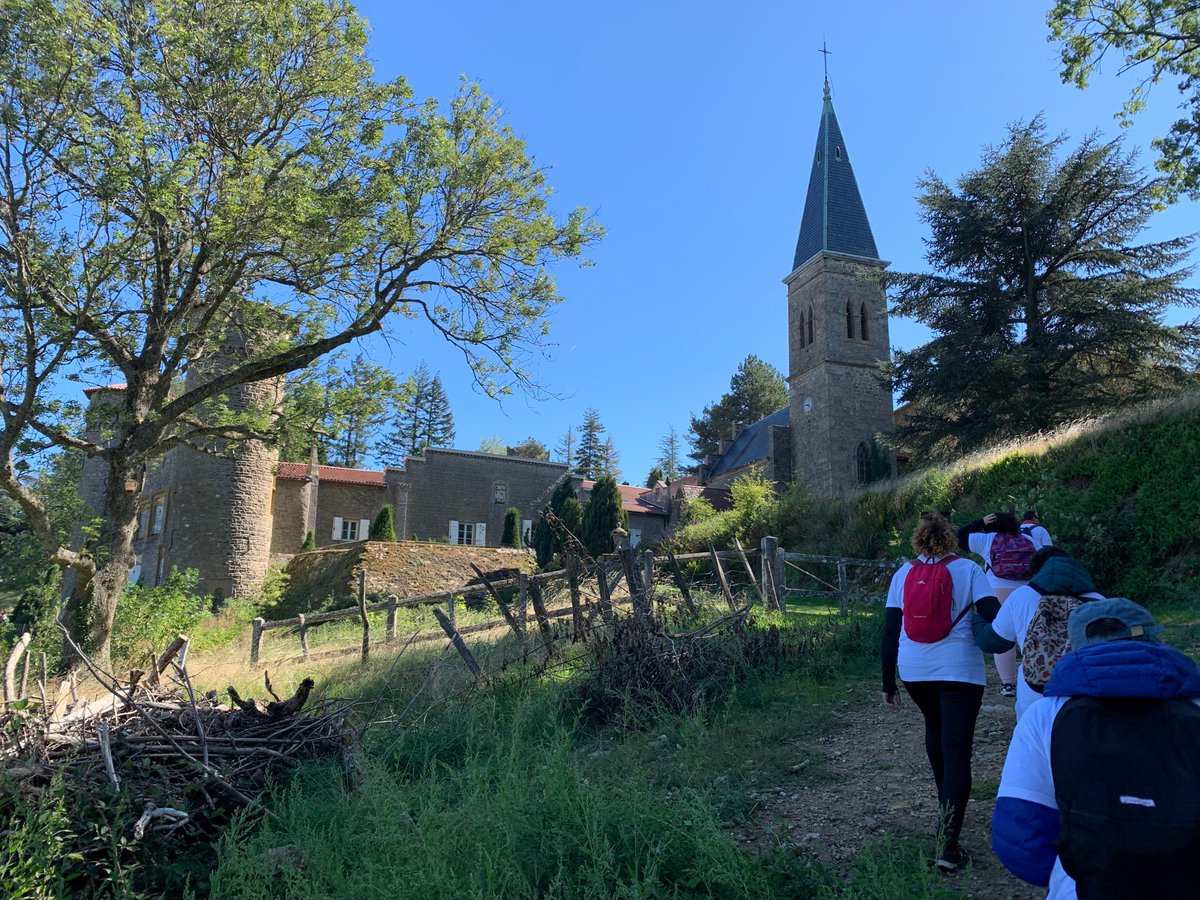 FondationARHM's tweet photo. #RendezVousAuSommet #Malval | Des sentiers magnifiques mais parfois délicats. Bravo à tous les marcheurs !  @FEHAP_ARA @SentezVousSport https://t.co/ZnQsSxoM2O