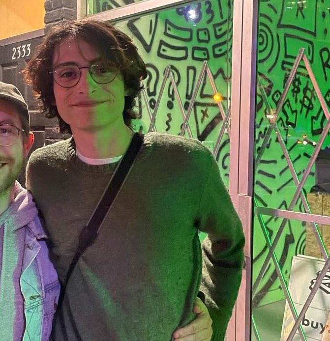 thinkerfinn's tweet photo. AAaaaAaaaaAA THE GLASSES!!!!! https://t.co/MaM8rbKIuO