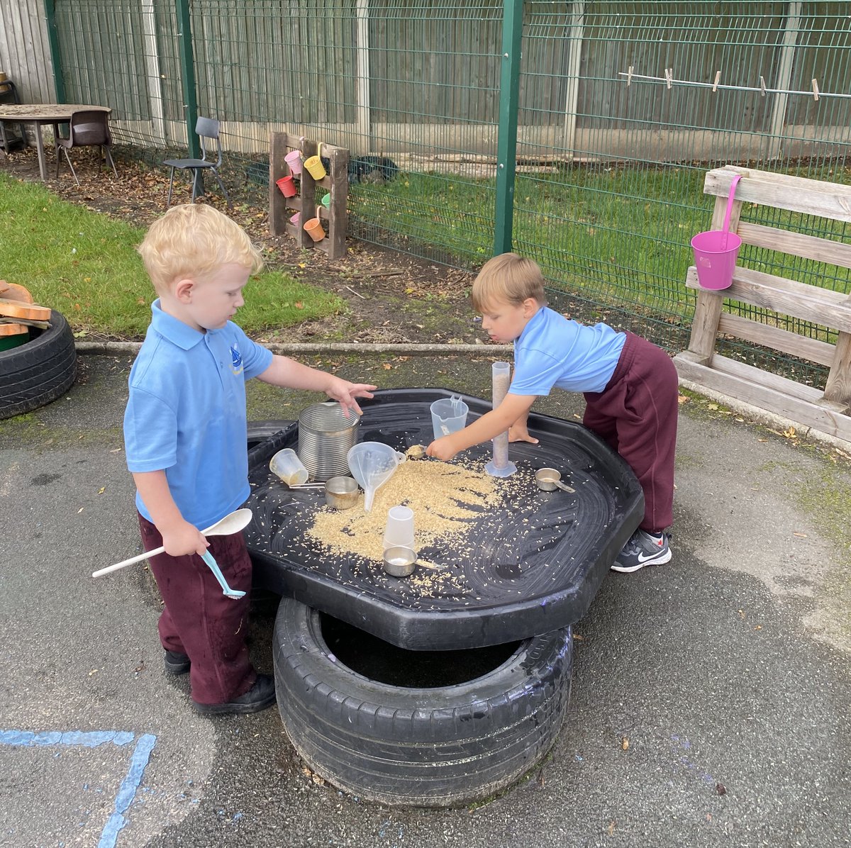St_Andrew_Apost's tweet photo. Filling, emptying and lots of wonderful language skills being used at our tuff spot today! ☺️ Nursery demonstrated great teamwork and concentration skills, whilst taking it in turns to scoop the rice! ⭐️ #OutdoorLearning #SensoryPlay #MathematicalLanguage #SuccessfulSATA #EYFS https://t.co/Wv2LD1KWww