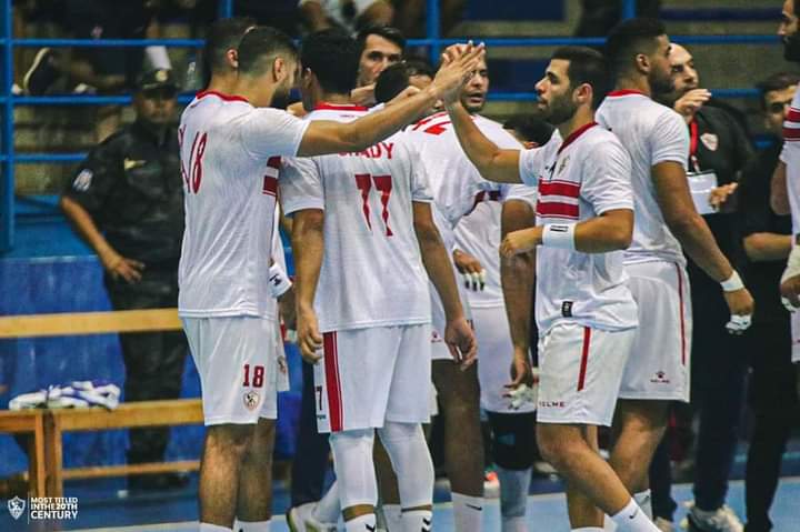 al_ahmar99's tweet photo. نهاية المباراة... الكوماندوز الي نصف النهائي 

-الزمالك يحقق الانتصار التالت علي التوالي علي حساب المولدية ليتصدر المجموعة ويتاهل لنصف نهائي البطولة العربية https://t.co/XhQfwrCp3b