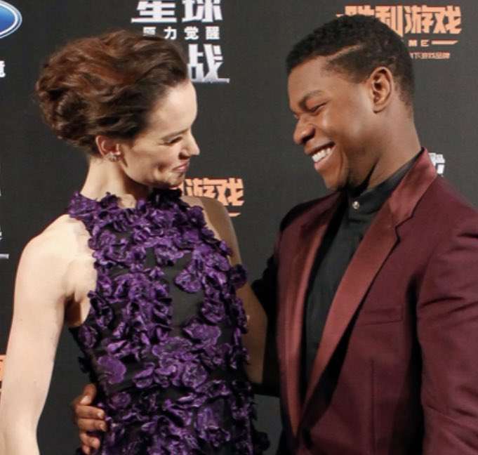 callamdenot's tweet photo. John boyega and daisy Ridley. Thatβs it. Thatβs the tweet π₯Ί #realilifepeanuts #starwars #sequal #Rey #fin #Poe #BenSolo #KyloRen #markhamill #kylo #johnboyega #oscarisaac #AdamDriver #DaisyRidley #starwarscast @TheFirstOkiro https://t.co/SFlS9RpDDQ