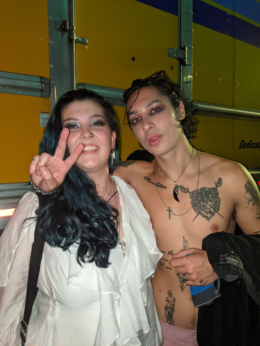alexiskeller02's tweet photo. My favorite band @PalayeRoyale last night was incredible They mean so much to me and I love them so much. I've never had post concert depression so bad and fast before, now I'm at work struggling but I hope to see them again soon @RemingtonLeith @EmersonBarrett @SebastianDanzig https://t.co/3yHICxaVQB