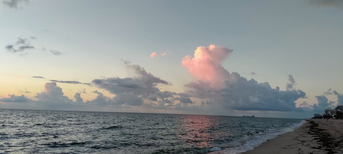 chelliebeach954's tweet photo. More #JustClouds #HiSky #EyesToTheSkies https://t.co/596JU1v5J8