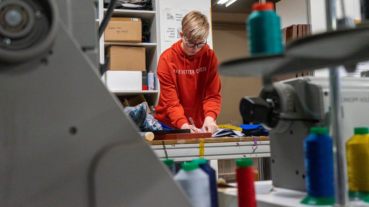 In de #troonrede is de #impacteconomie zichtbaar: Onze huidige manier van leven stuit op economische, sociale en ecologische grenzen. Dat vergt een andere economie en arbeidsmarkt. Een andere omgang met ruimte en natuur. Andere manieren van wonen, werken, ondernemen en reizen. 🧡