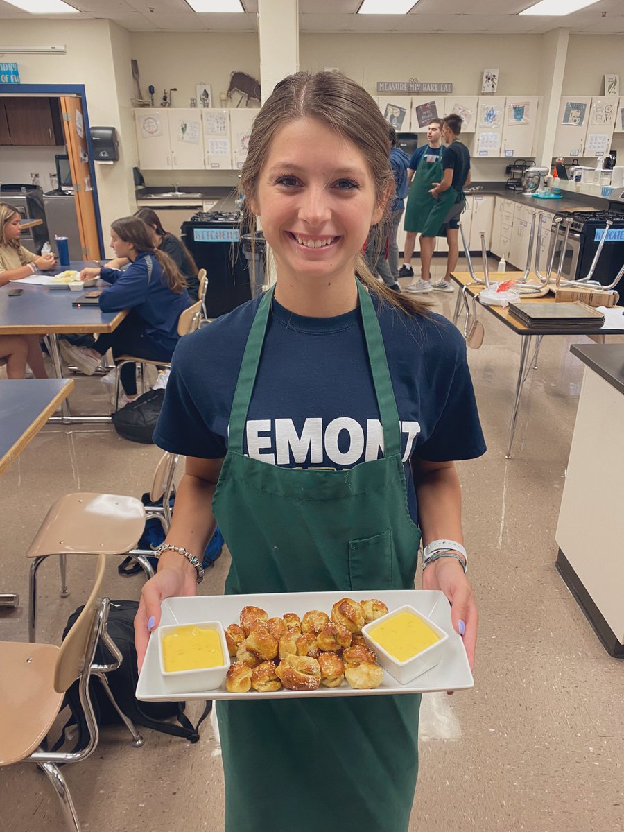 LHS210Wilcoxen's tweet photo. Pretzel Bites and a Homemade Cheese Sauce in Culinary #AppetizerUnit https://t.co/qwhzX5IiLT