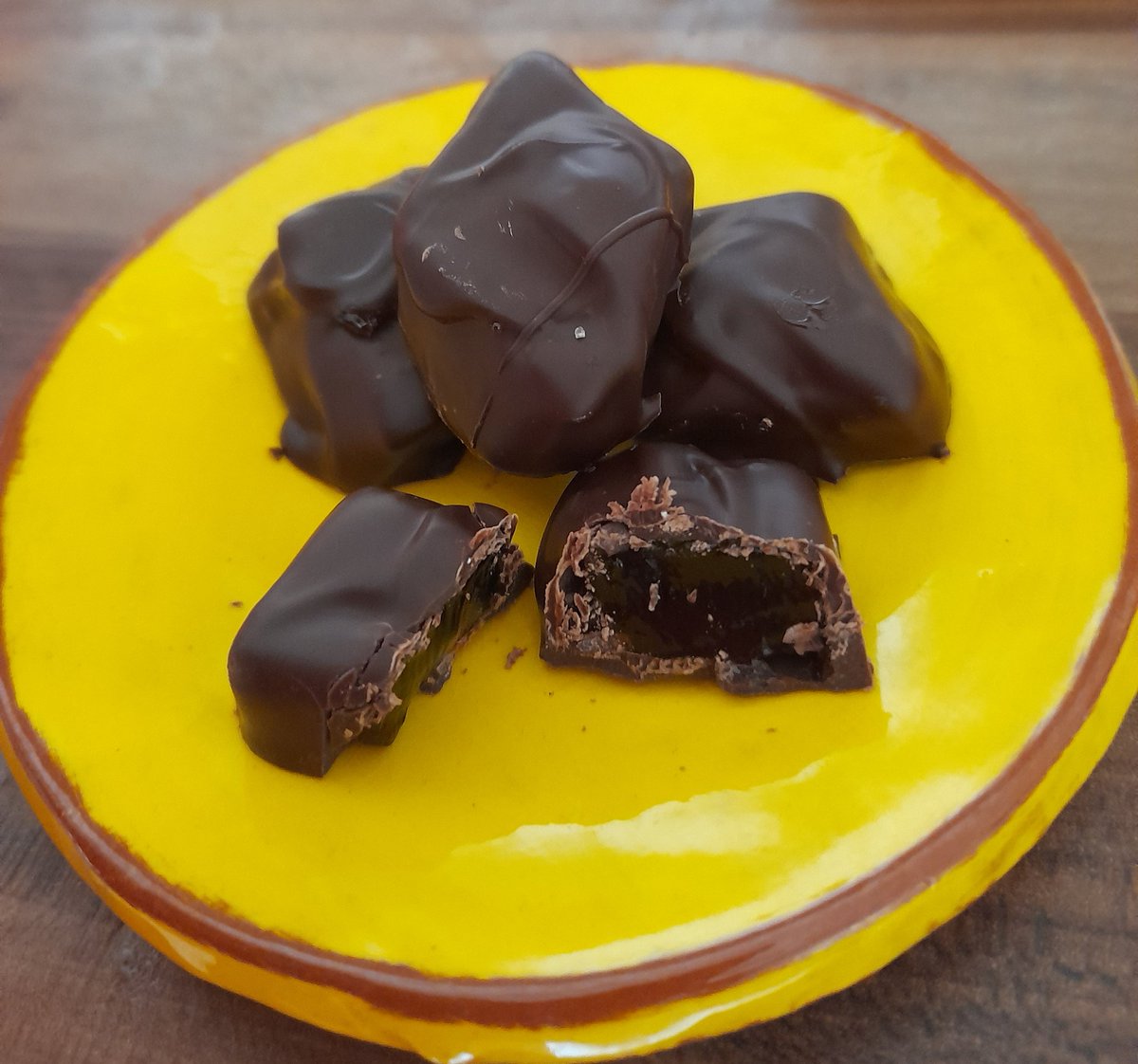 hehirsarah's tweet photo. Our three fab daughters are definitely our greatest joint achievement but these are pretty great too. We're thinking of giving up everything to make chocolates.   #again @mrsfrod #dejavu #greengage #vegan #cocoabean #cocoabear #ohfuck #farmersmarket @skelligschoc https://t.co/p7VFQon2Jg