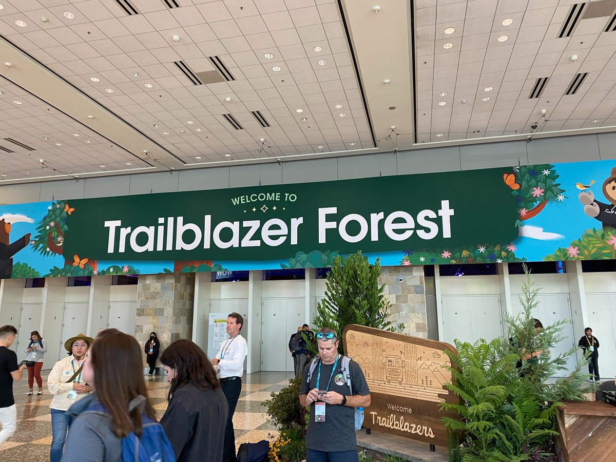 skyplanner's tweet photo. #SkyPlanner team is happy to be at @Dreamforce 2022.
#DF22 https://t.co/S1MSTlaWHn