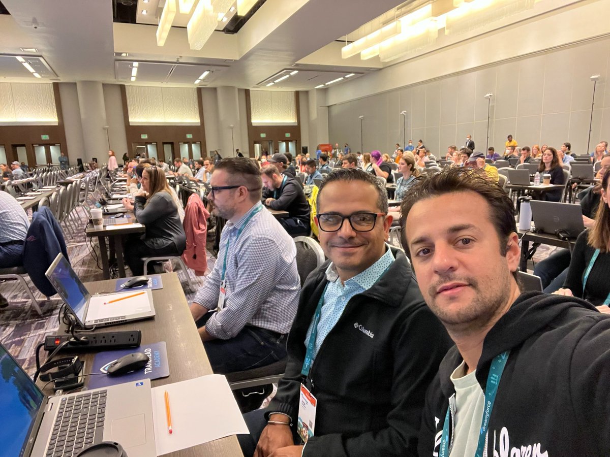 skyplanner's tweet photo. #SkyPlanner team is happy to be at @Dreamforce 2022.
#DF22 https://t.co/S1MSTlaWHn