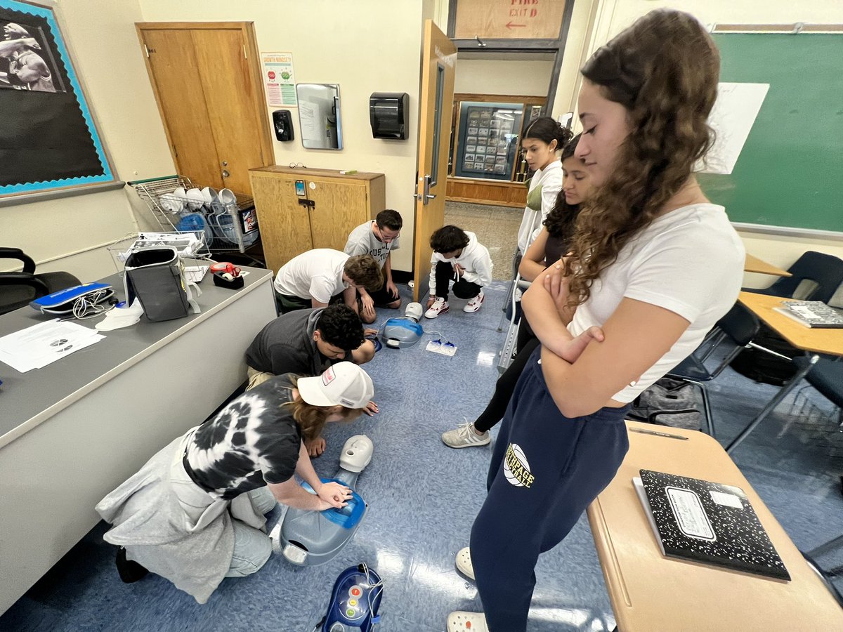 MrShanahanBHS's tweet photo. BHS students practicing hands-only CPR, and AED use today in class! #2StepsToSaveALife #WeAreBHS https://t.co/LUPDU4iOHq