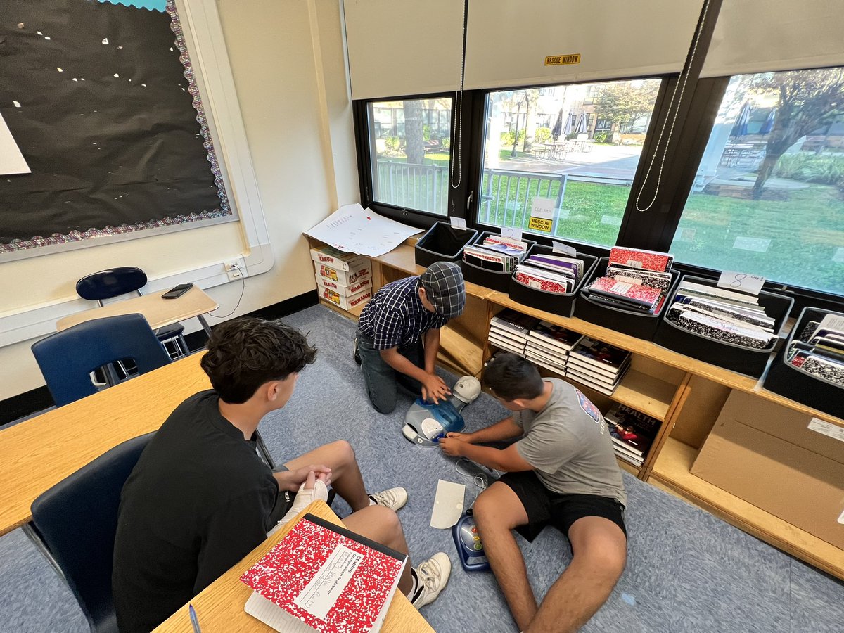 MrShanahanBHS's tweet photo. BHS students practicing hands-only CPR, and AED use today in class! #2StepsToSaveALife #WeAreBHS https://t.co/LUPDU4iOHq