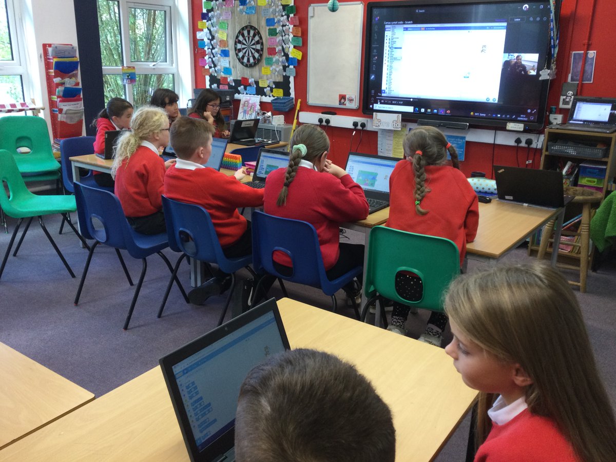 YsgolSyr's tweet photo. Sesiwn sgiliau sylfaenol codio Scratch arbennig heddiw gyda @Technocamps , diolch @ErylJones12 a @KayVobeMorris am drefnu! #NationalCodingWeek @S4SCoding #wythnoscodiocenedlaethol #scratch #blockcoding #cymhwysedddigidol https://t.co/Gh3CfRbnCS