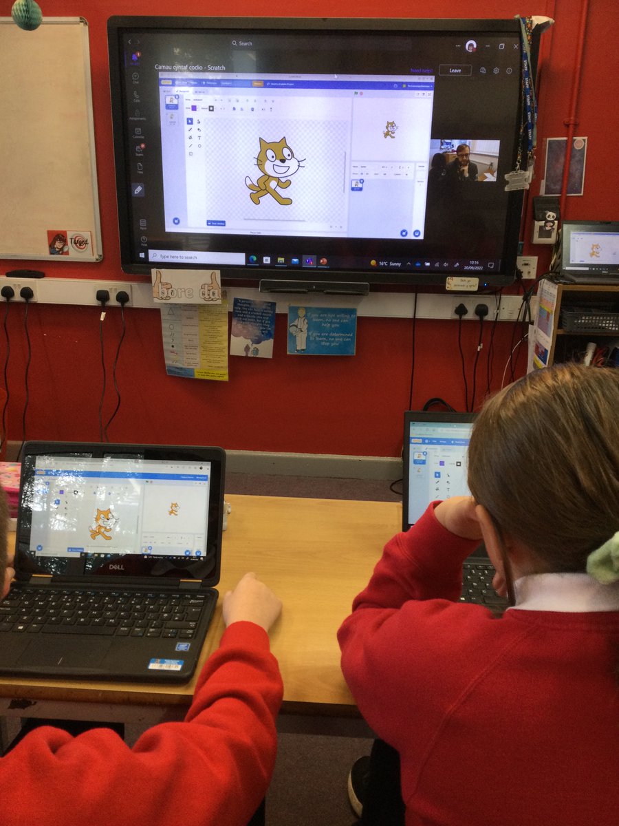 YsgolSyr's tweet photo. Sesiwn sgiliau sylfaenol codio Scratch arbennig heddiw gyda @Technocamps , diolch @ErylJones12 a @KayVobeMorris am drefnu! #NationalCodingWeek @S4SCoding #wythnoscodiocenedlaethol #scratch #blockcoding #cymhwysedddigidol https://t.co/Gh3CfRbnCS