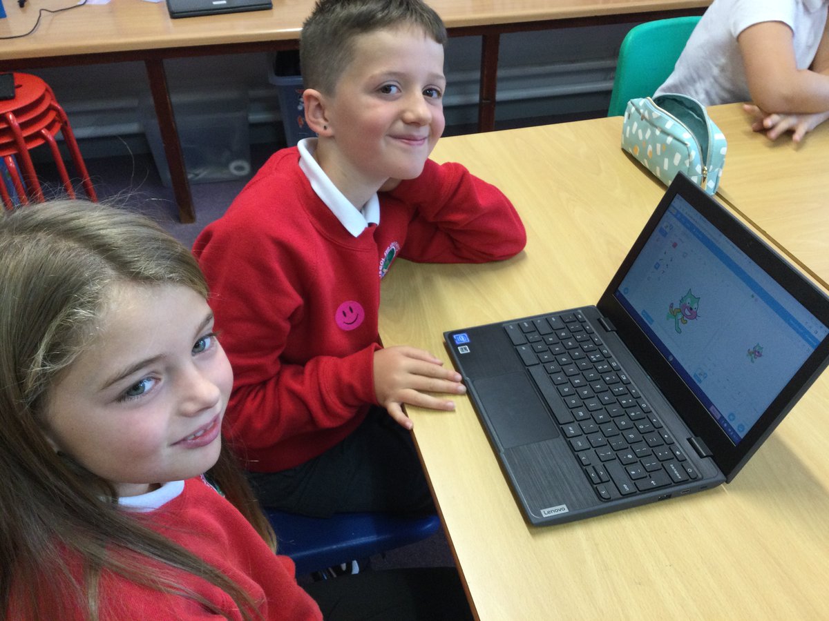 YsgolSyr's tweet photo. Sesiwn sgiliau sylfaenol codio Scratch arbennig heddiw gyda @Technocamps , diolch @ErylJones12 a @KayVobeMorris am drefnu! #NationalCodingWeek @S4SCoding #wythnoscodiocenedlaethol #scratch #blockcoding #cymhwysedddigidol https://t.co/Gh3CfRbnCS