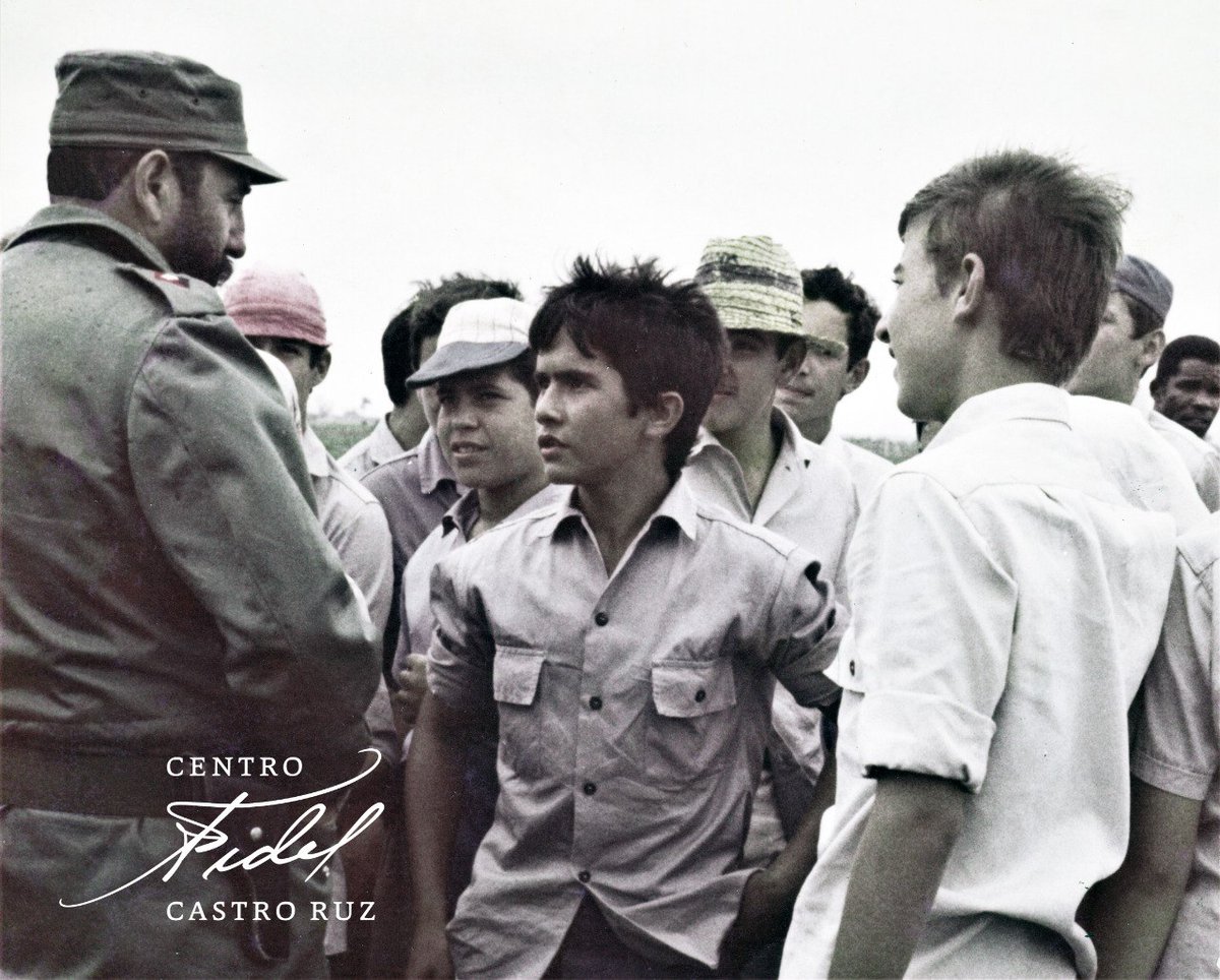 centrofidel's tweet photo. #Fidel:"El proceso revolucionario se basa en la más estrecha unidad y cooperación de todo el pueblo, un consenso sin precedente en ningún otro lugar, imposible de concebirse y ni siquiera imaginarse en una sociedad de explotadores y explotados". #FidelVive #CódigoSí https://t.co/BVfDDlp4bh