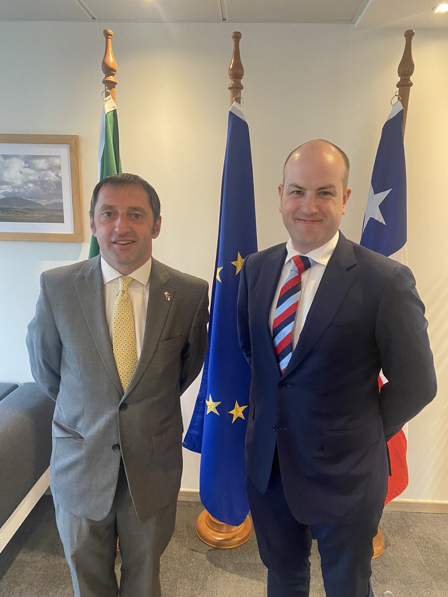 IrlAmbChile's tweet photo. Encantado de dar la bienvenida a Mark Hegarty de @genesisaircraft de Irlanda a la Embajada hoy. 🇮🇪 es el líder mundial en leasing de aeronaves, con empresas con sede en Irlanda que administran aproximadamente el 50% de las aeronaves en este sector. https://t.co/6bCmUFMxya