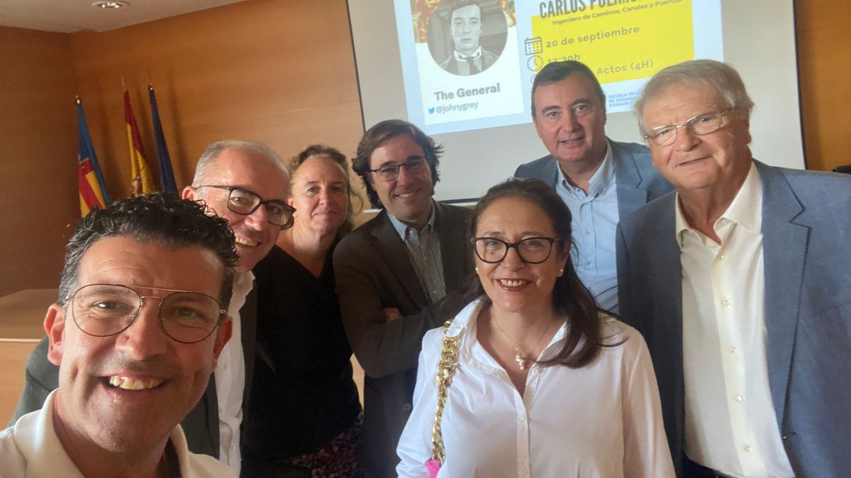 grupobertolin's tweet photo. Hoy se ha celebrado el acto de apertura de curso en la #ETSICCP, que ha acogido la conferencia "Ingeniería Mutante" del ingeniero de caminos @johnygrey .
Ricardo Bono y Jesús Alfaro han acudido como representantes de #GrupoBertolín a una jornada enfocada a la comunicación. https://t.co/NerNSuztGU