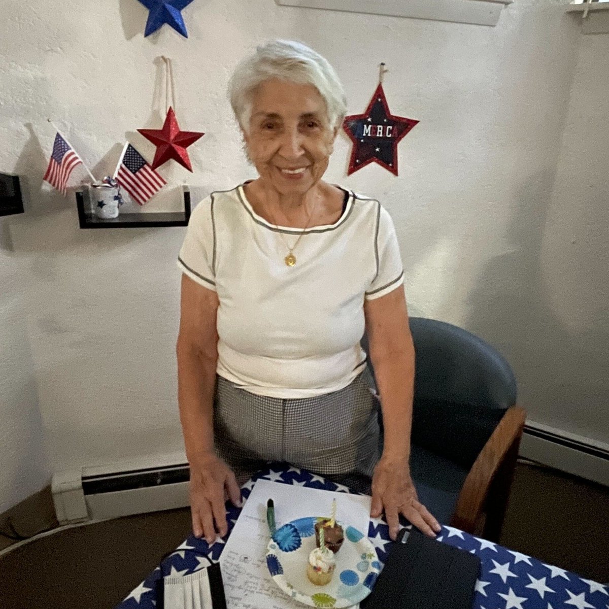 LBFoE_Boston's tweet photo. We recently had our final Tech Café of the summer session at Peterborough Senior Center & also celebrated Elvira’s 91st birthday with cupcakes and a sing-along. Happy Birthday, Elvira! #makingconnections #intergenerationalFriendships #inclusivecommunity #techaccess #digitalequity https://t.co/5OcHDSYNq4
