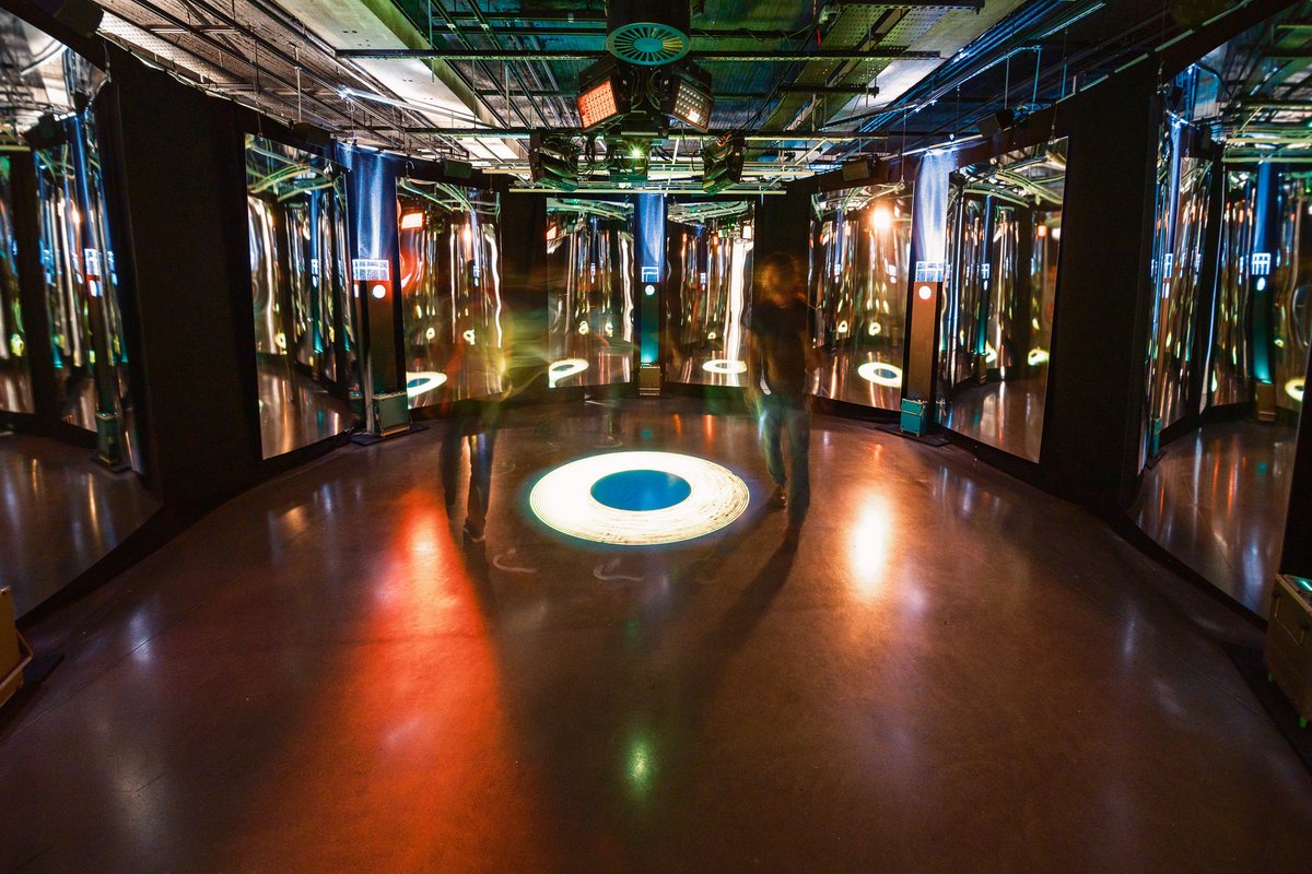 Welcome back, students and all! 👋

If you’re new to <a href="/KingsCollegeLon/">King's College London</a> or a returning student back on campus, head to Science Gallery London to chat and chill with fellow students and explore the exhibitions Testing Ground, Utopia Now! and Embodied Lines.

📸 Matt Jolly