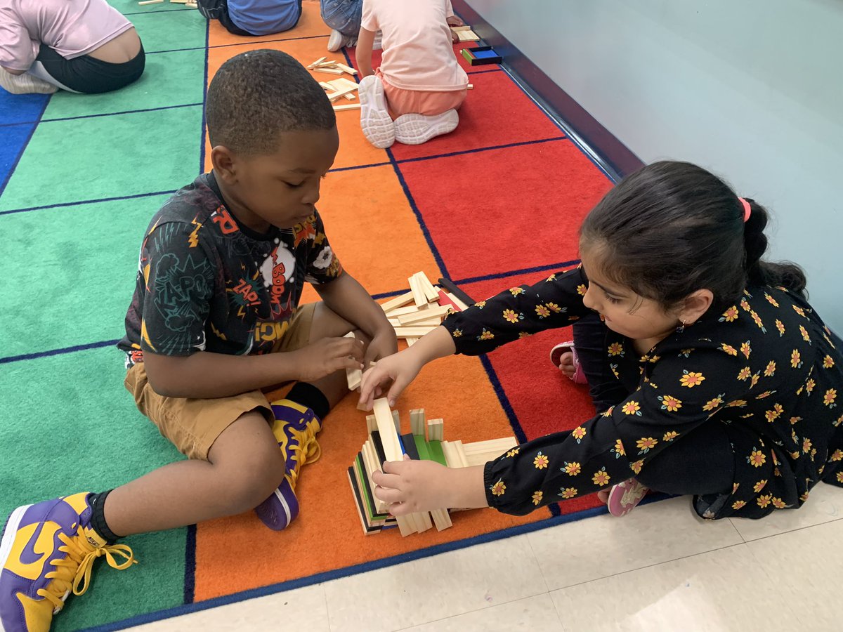 HoyLibrarian's tweet photo. Collaboration at its finest! Working with @KEVAplanks as teams to become ‘KEVAtects’ 
Boxitects book is our inspiration! @LkwdEmerson https://t.co/pdpYM1B3j7